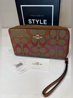 COACH Signature Multi-Color Zip Wristlet Phone Wallet 20’ C1B72